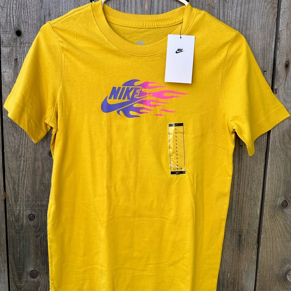 Brand New Nike T Shirt Youth Large NWT